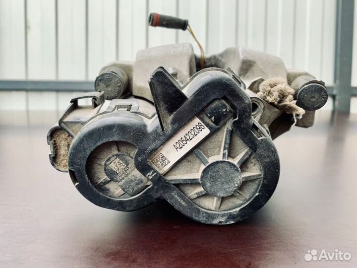 Суппорт задний правый Mercedes -Benz C-Class