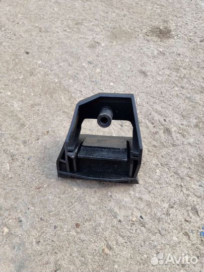 Кронштейн радиатора левый Bmw 5 E39 M54B25