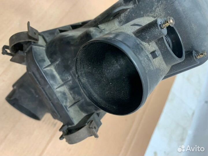 Корпус воздушного фильтра Toyota Sienta NCP85 1NZ