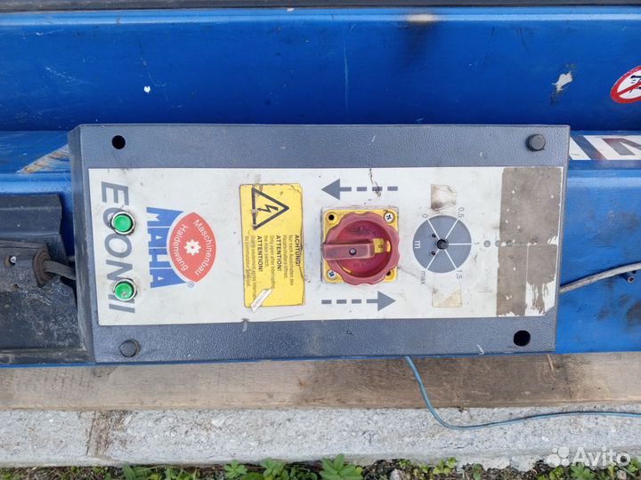 Подъемник автомобильный винтовой