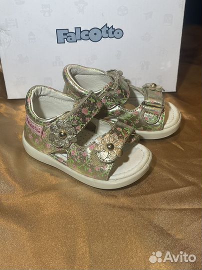 Босоножки для девочки Falcotto размер 20