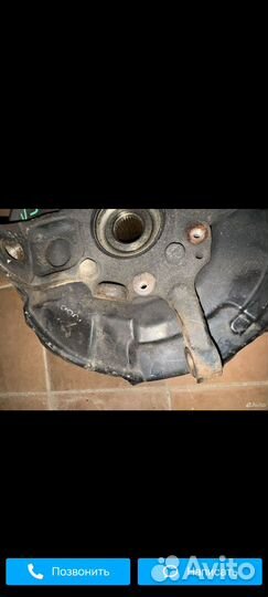 Поворотный кулак передний левый Паджеро 4