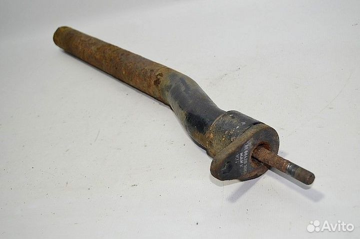 Кронштейн крыла ведущего моста, передний правый MA