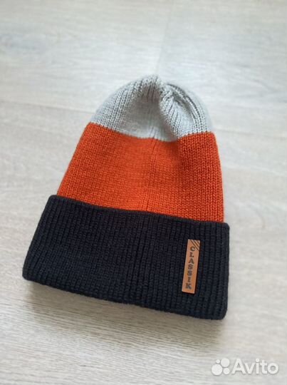 Шапки детские (в каруселе несколько)