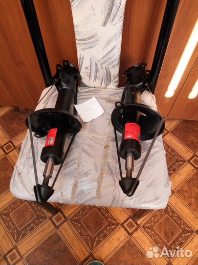 Передние новые стойки на фольксваген, шкоду