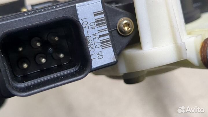 Стеклоподъемник электрический правый передний Mitsubishi Carisma