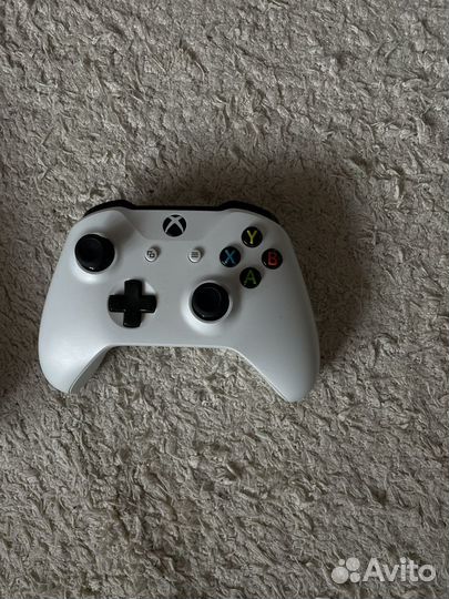 Xbox One s 1tb с двумя джойстиками