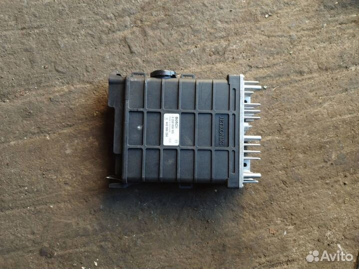 Блок управления двигателем Audi 100 С3 445 1986