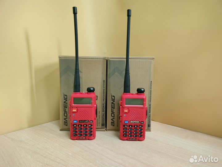 Комплект раций Baofeng UV-5R красного цвета