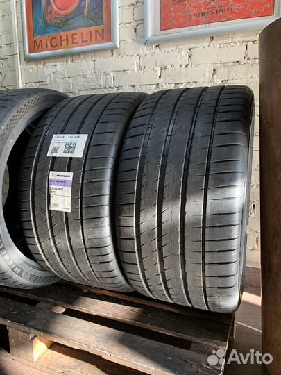 Michelin Pilot Sport 4 S 315/30 R22 и 275/35 R22