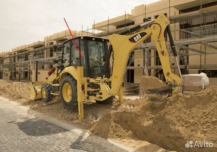 Стекло угловое левое на погрузчика Caterpillar 426