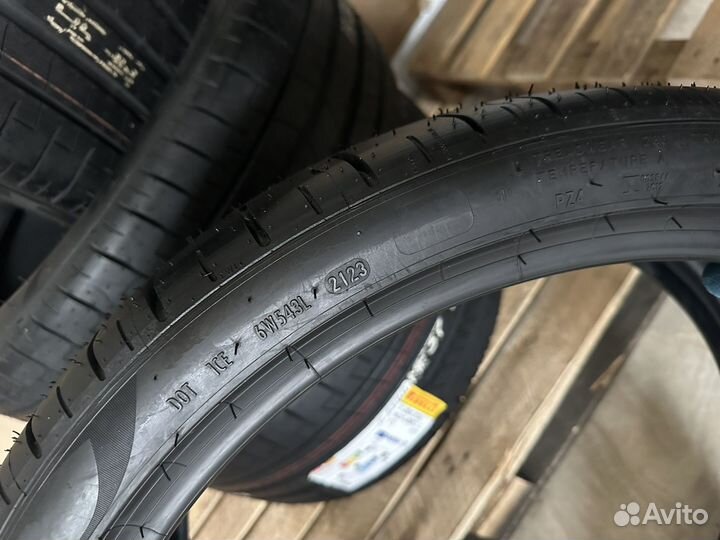 Pirelli P Zero PZ4 315/30 R23 и 275/35 R23 111Y