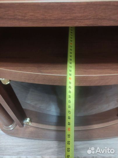 Тумба под телевизор со стеклянной дверцей