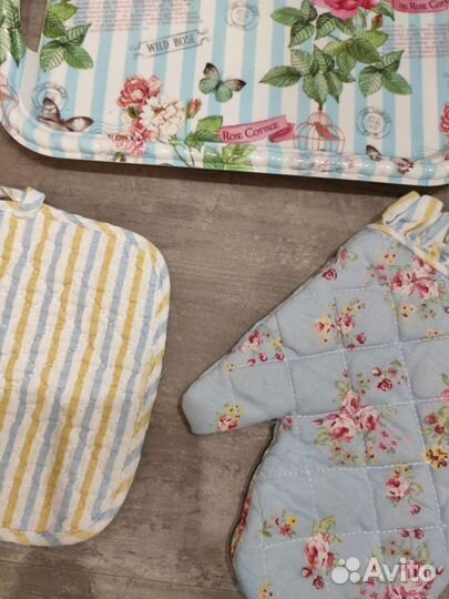 Поднос и 2 прихватки