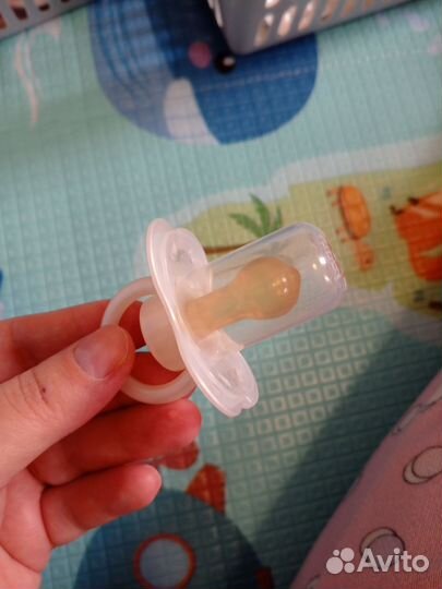 Соски пустышки с контейнером для хранения