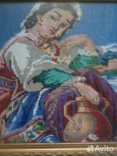 Продаю вышитую антикварную картину 