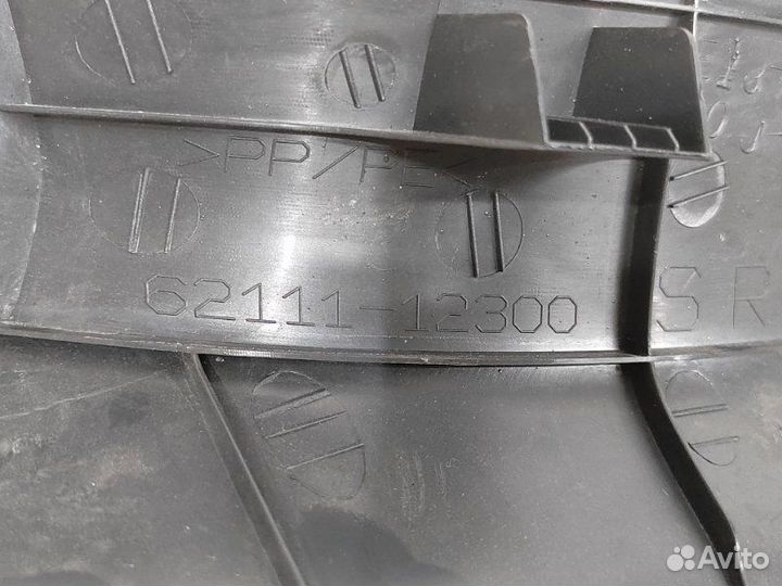 Накладка на порог салона передняя правая Toyota