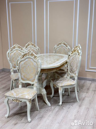 Стол и стулья