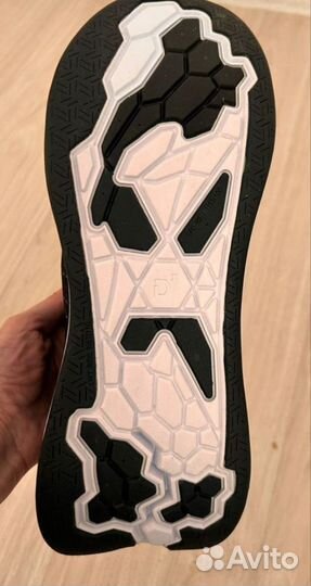 Сникерсы уни Deckers оригинал новые