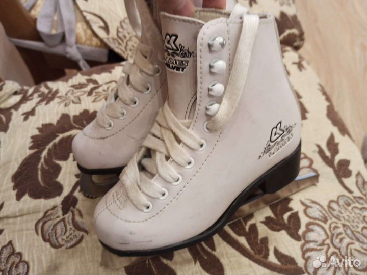 Коньки фигурные размер 28