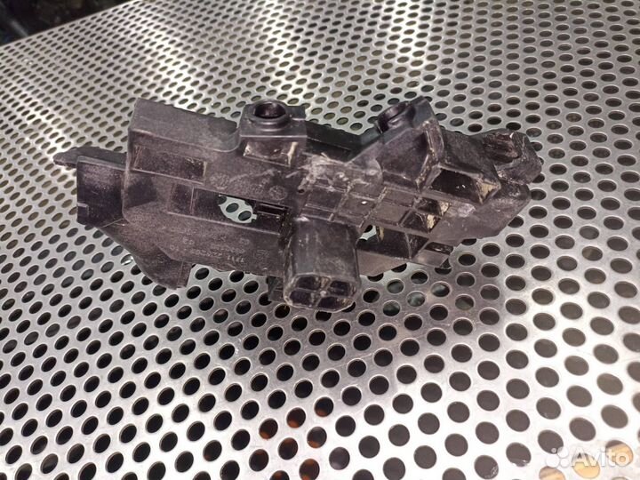 Кронштейн (крепление) радиатора левый нижний BMW 5