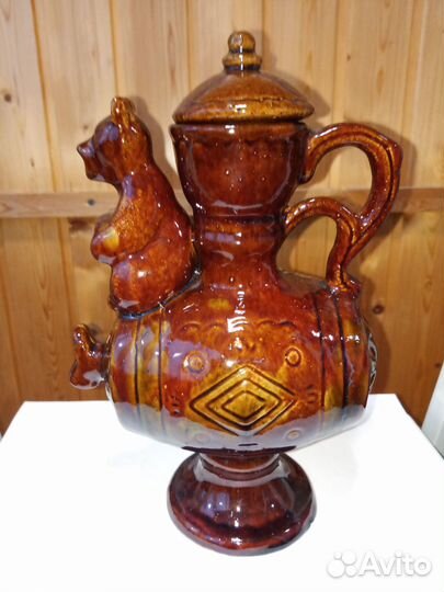 Продаю глиняный кувшин с медведем