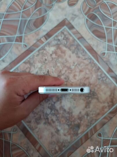 Телефон iPhone 5s