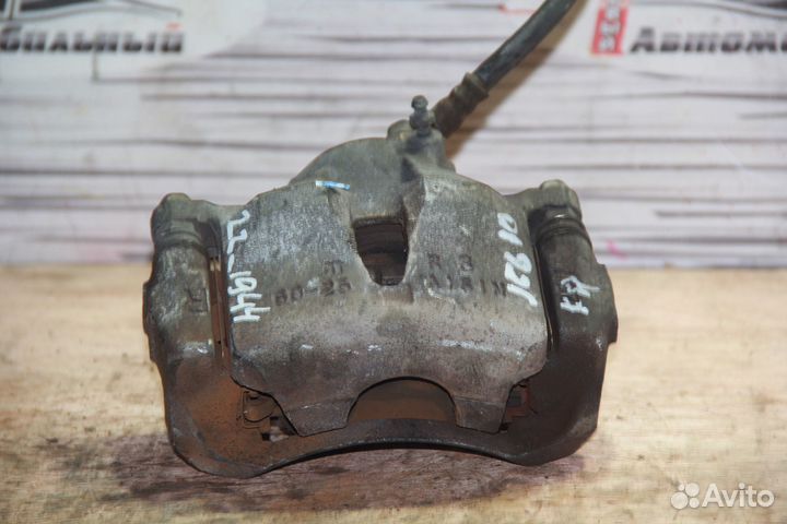 Суппорт перед право c Toyota Crown JZS171 1JZ-FSE