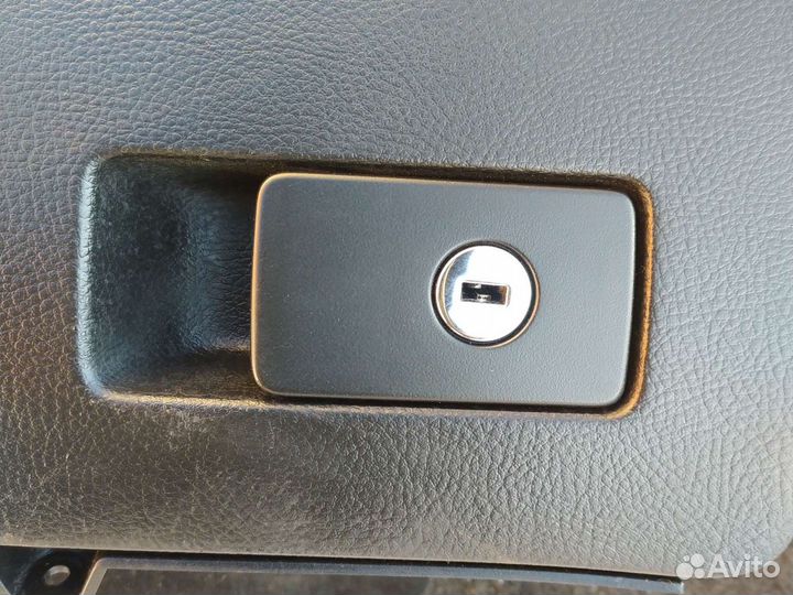 Бардачок volkswagen passat b7