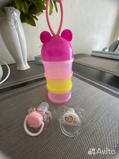 Контейнер для детского питания,плюс новые соски