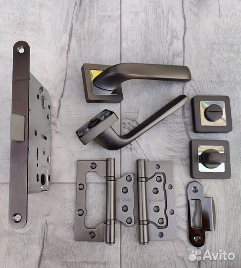 Дверные ручки белые комплект