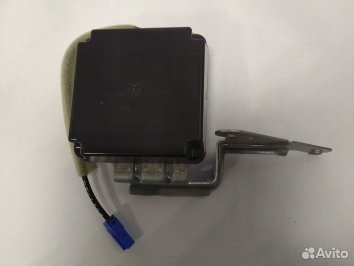 Mitsubishi L200 2015+ Антенна GPS новая