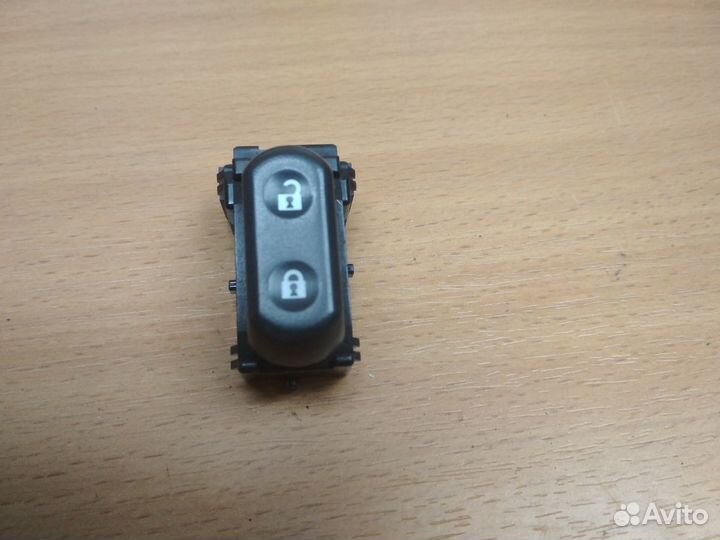 Клавиша центрального замка правая, Cadillac SRX I