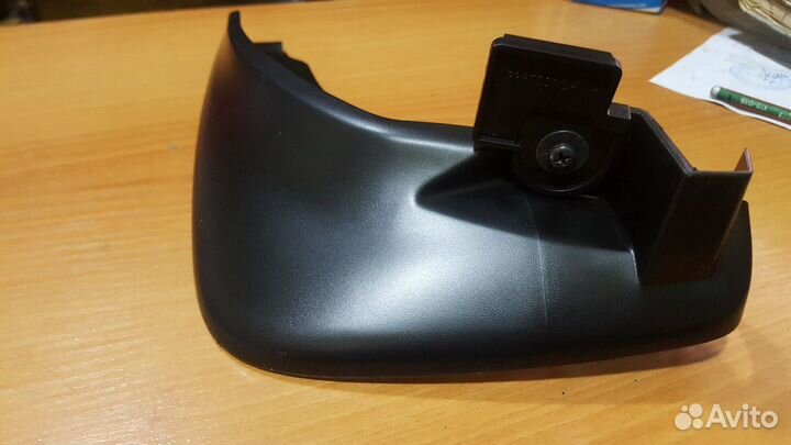 Мазда 3 2003-2009 Передний левый брызговик оригина