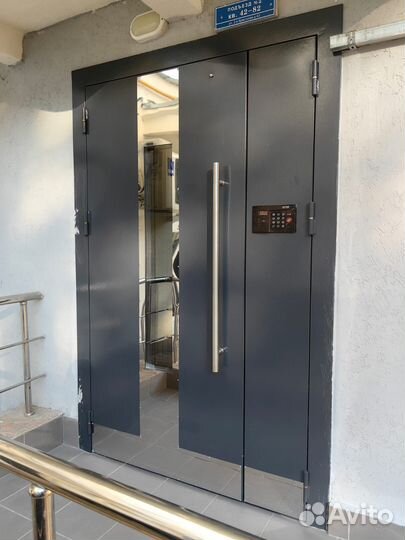 Дверь подъездная