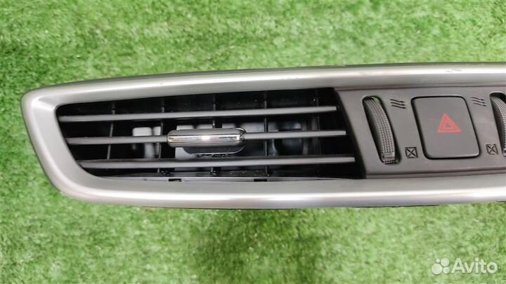 Дефлектор торпедо центральный Nissan Qashqai J11