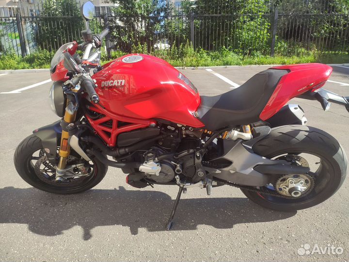 Ducati Monster 1200S