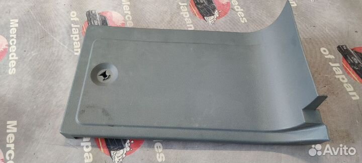 Пластик тумбы сиденья Mercedes w639