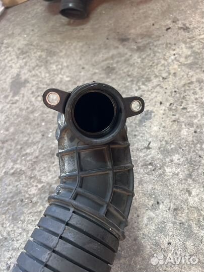 Патрубок воздушный Audi A4 B7 1.9tdi 2.0tdi