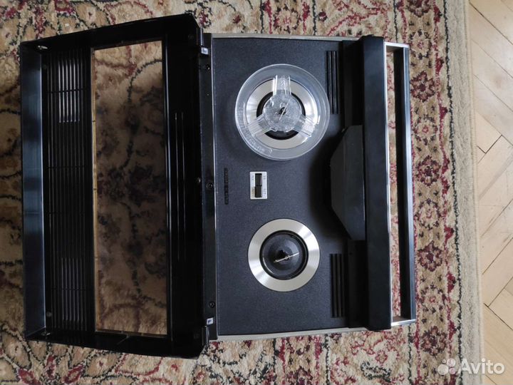 Переносной Катушечный магнитофон Grundig TK 2200