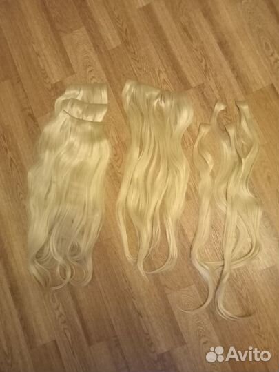 Волосы на заколках блонд
