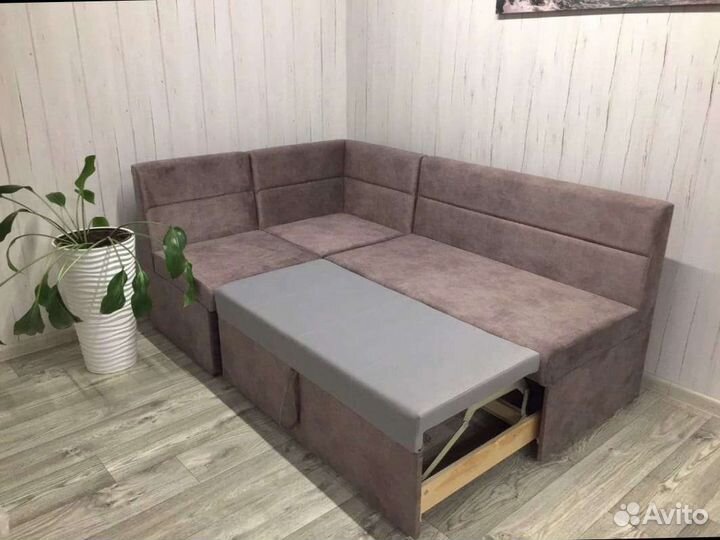Кухонный уголок со спальным местом новый