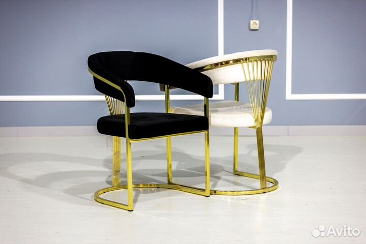 Стол и стулья