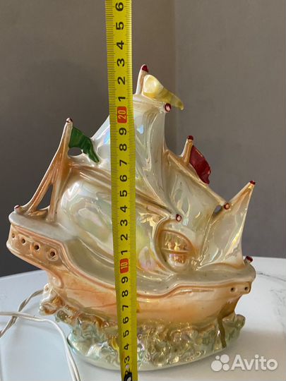 Фарфоровый 