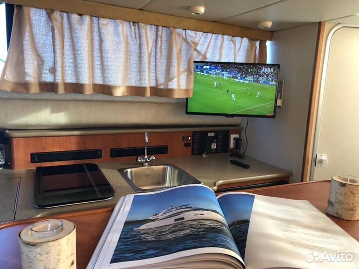 Яхта Bayliner 288 CB