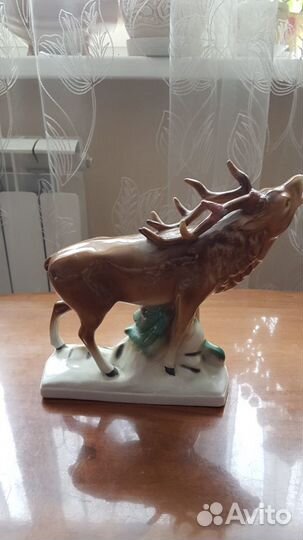 Фарфоровая статуэтка 