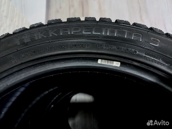 Nokian Tyres Hakkapeliitta 9 235/45 R18 98T