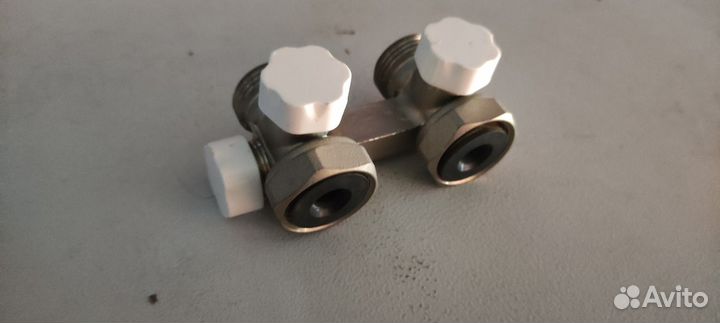 Узел подключения для радиатора,трубки