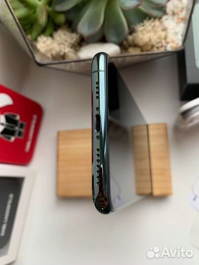 Телефон iPhone 11 Pro Max Midnight Green