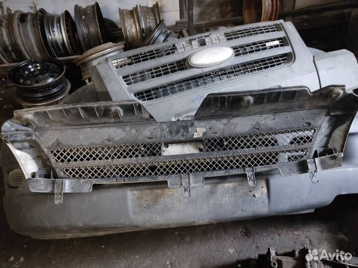 Решетка радиатора Ивеко Дейли Е4 06-11